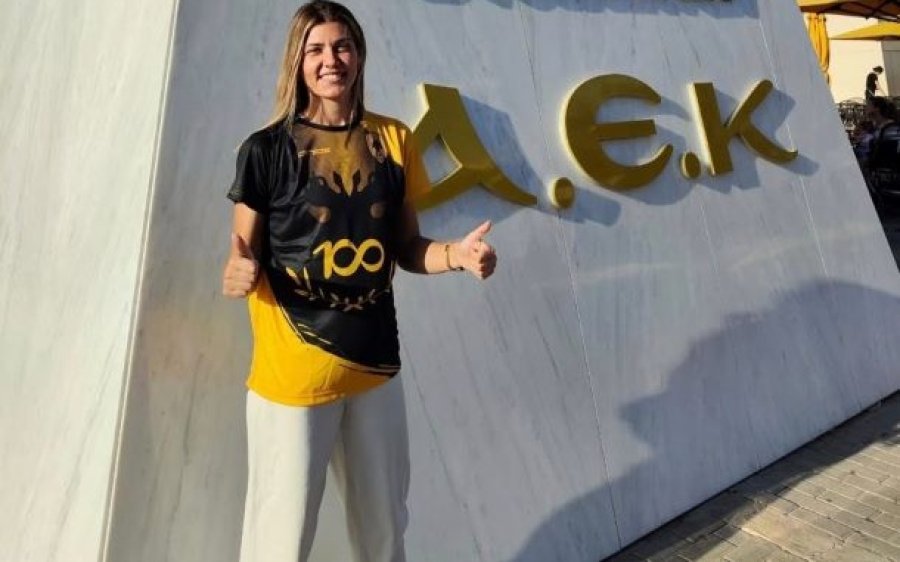 2 κύπελλα και 2 πρωταθλήματα με την φανέλα της ΑΕΚ για την Ελένη Στεφάτου!