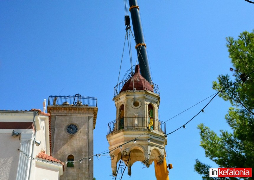 Κατέβηκε το ετοιμόρροπο καμπαναριό της εκκλησίας των Κουρουκλάτων (εικόνες + video)