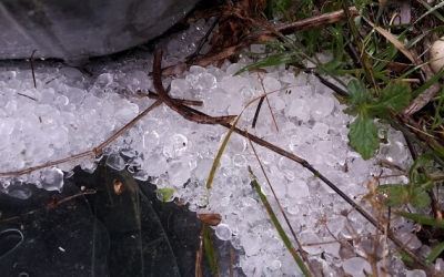 Το έστρωσε από χαλάζι στη Σκάλα! (εικόνες + video)