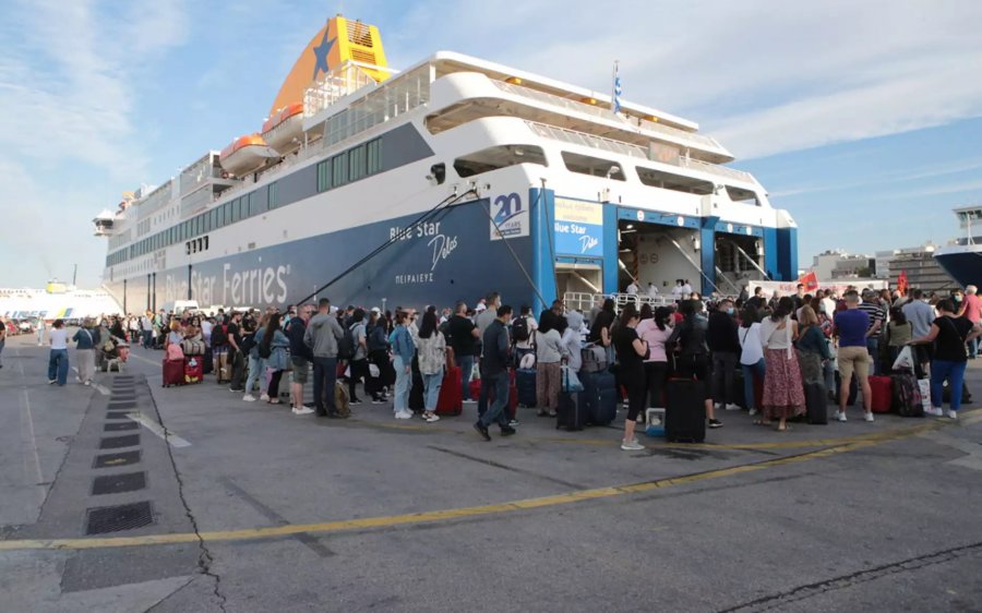 Ανεστάλη η απεργία στα πλοία – Έκανε πίσω η ΠΕΝΕΝ