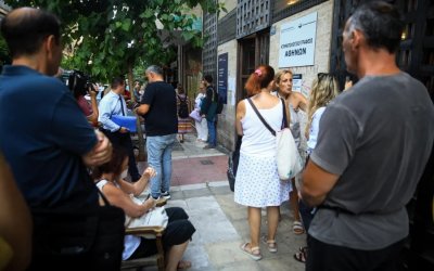 Υποχρεωτική αλλαγή ταυτότητας για όλους το 2026, χρέωση για όσους χρησιμοποιούν την παλιά: Στο τραπέζι ριζικές αλλαγές