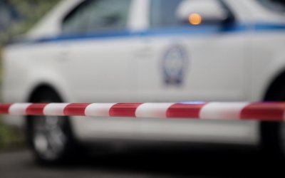 Ζάκυνθος: Σύλληψη 9 ατόμων - Έπαιζαν «Θανάση» χωρίς μάσκα δίπλα σε εκρηκτικά