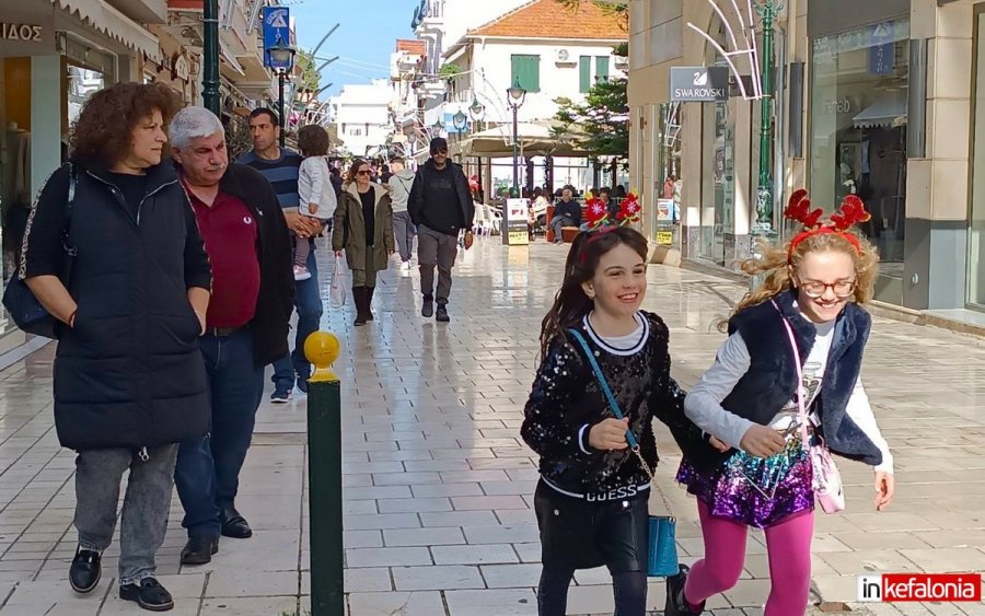 Αργοστόλι: Παραμονή Χριστουγέννων με όμορφες εικόνες από το Χριστουγεννιάτικο Λιθόστρωτο!