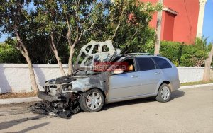 Αυτοκίνητο κάηκε στον Καραβάδο (εικόνα)