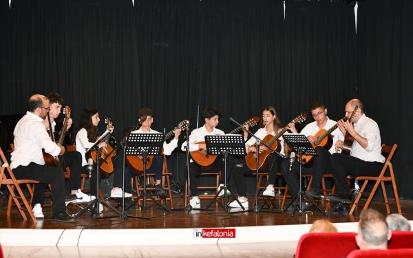 Συναυλία αφιέρωμα σε Θεοδωράκη και Χατζιδάκι από τη Φιλαρμονική Σχολή Κεφαλονιάς