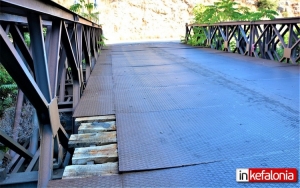 Η γέφυρα της Αγίας Βαρβάρας έχει… θέματα! (εικόνες)