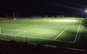 Φωτίστηκε το γήπεδο Διλινάτων – Ποιοι στήριξαν την προσπάθεια