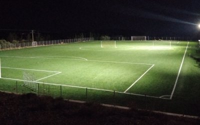Φωτίστηκε το γήπεδο Διλινάτων – Ποιοι στήριξαν την προσπάθεια