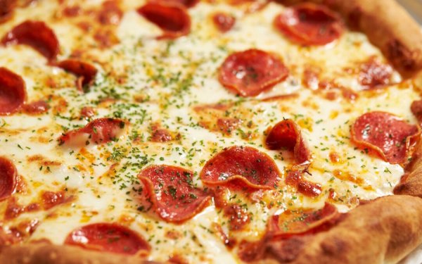 Η πίτσα «κόντρα» στο σουβλάκι: Η προσιτή λύση για φαγητό με τις λιγότερες ανατιμήσεις – Πώς επηρεάζεται από τις κρίσεις