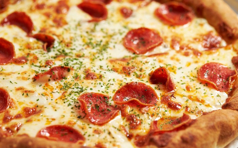 Η πίτσα «κόντρα» στο σουβλάκι: Η προσιτή λύση για φαγητό με τις λιγότερες ανατιμήσεις – Πώς επηρεάζεται από τις κρίσεις