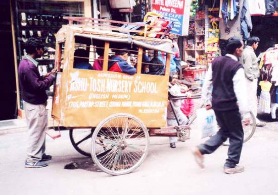 Σχολικά… λεωφορεία στην Ινδία