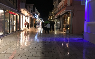 Λιθόστρωτο : Πολύ λίγος κόσμος λόγω καιρού..