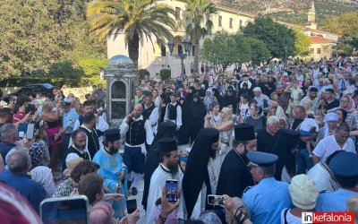 Πλήθος πιστών στη μεταφορά του σκηνώματος του Αγίου Γερασίμου στη μεγάλη εκκλησία