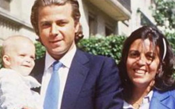 Αθηνά Ωνάση: Στο «Cash or Trash» μπομπονιέρα από τη βάφτισή της στον Σκορπιό -Πόσο δημοπρατήθηκε