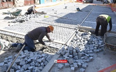 Επιταχύνονται οι εργασίες ανάπλασης στη Σιτεμπόρων – Προχωρά η τοποθέτηση κυβόλιθου