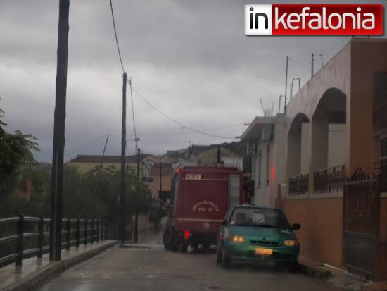 Πλημμυρισμένα σπίτια, απεγκλωβισμοί και ακινητοποιημένα οχήματα