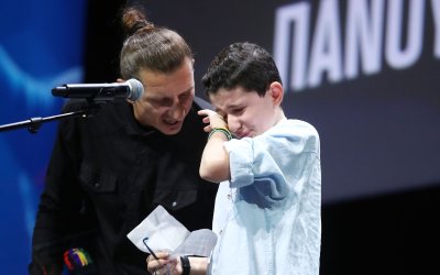 Βραβεία ΠΣΑΠΠ: Συγκλόνισε ο μικρός Μιχαήλ που νίκησε τον καρκίνο