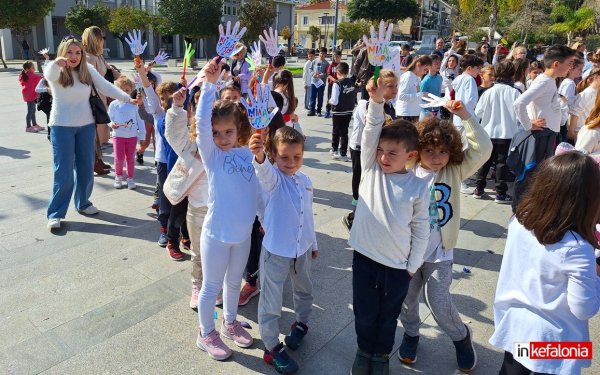 ''Σπάω τη σιωπή'' - ''Όχι Βία στα σχολεία'' βροντοφώναξαν μαθητές στην Κεντρική Πλατεία Αργοστολίου!