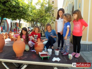 Μικροί και μεγάλοι έβαψαν τις στάμνες στο Λιθόστρωτο (εικόνες)