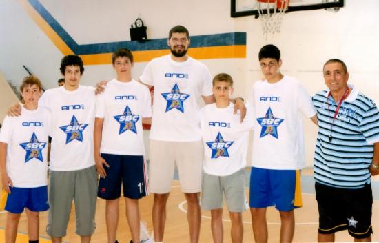 Η αποστολή απο την Κεφαλονιά μαζί με τον Λάζαρο Παπαδόπουλο σε παλαιότερη συμμετοχή στο camp