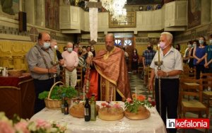 Σε κλίμα κατάνυξης ο Εσπερινός στην Παναγία του Βάτου Περατάτων (εικόνες)