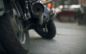 "Μεγάλο πρόβλημα ηχορύπανσης από μηχανάκια στο Αργοστόλι"