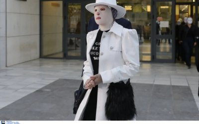 Ιωάννα Παλιοσπύρου: Τι αποκάλυψε η πλαστική χειρουργός της, πότε θα βγάλει την μάσκα