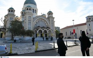 Εκκλησίες ανοικτές μόνο Χριστούγεννα και Φώτα και με 9 πιστούς – Όχι αγιασμός
