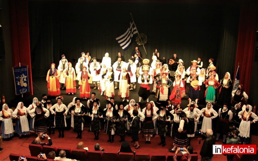 «Χαίρε, ω, χαίρε Ελευθερία»! Όμορφη μουσικοχορευτική εκδήλωση από το Λύκειο Ελληνίδων παράρτημα Αργοστολίου (εικόνες/video)