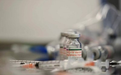 Εμβόλιο AstraZeneca: Με SMS στο κινητό του από Δευτέρα 21/6 μπορεί κάποιος να αλλάξει τη δεύτερη δόση