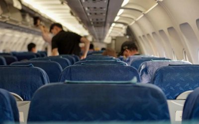 Αεροπορικά ταξίδια: Τι αλλάζει στη μεταφορά υγρών στις χειραποσκευές