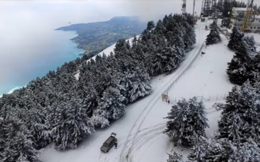 Χιόνι με θέα θάλασσα: Απίστευτο τοπίο στον Αίνο