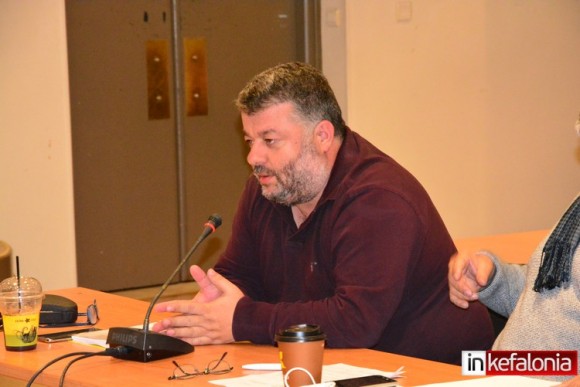 Θεόφιλος: "Αμεση σύγκληση Δημοτικού Συμβουλίου, προκειμένου να αποτίσουμε φόρο τιμής στον πολιτικό που άφησε ανεξίτηλο το στίγμα του στα νησιά μας"