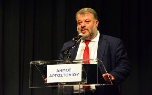 «Άστραψε και βρόντηξε» ο Θεόφιλος: «Θέλουμε Κρουαζιερόπλοια, τουρισμό και ανάπτυξη στο λιμάνι του Αργοστολίου και όχι εμπορικά πλοία» (video)