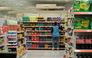 Ακριβότερα κατά 6% από τον μέσο όρο της ΕΕ τα τρόφιμα στην Ελλάδα