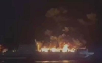 Φωτιά σε πλοίο ανοιχτά της Ηγουμενίτσας - Εγκαταλείπουν οι επιβάτες με σωσίβιες λέμβους