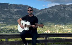 «Τον Αύγουστο που μου χρωστάς», από τον Άγγελο Ανδρεάτο