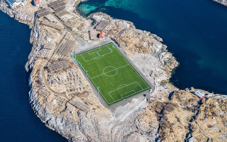 Γήπεδο ποδοσφαίρου σε μαγευτική τοποθεσία!