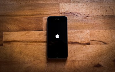 Προειδοποίηση Apple: Μην κοιμάστε δίπλα στο iphone που φορτίζει