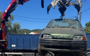 Ιθάκη: Ξεκίνησε η απομάκρυνση των εγκαταλελειμμένων οχημάτων