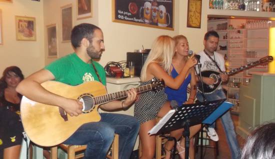 Δυνατές… πενιές στο Rockομελάδικο!