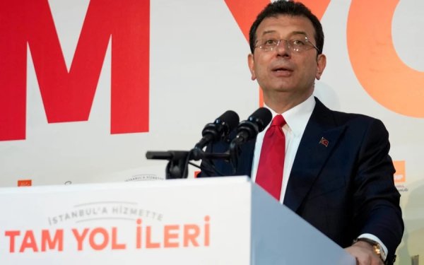 Εκρέμ Ιμάμογλου: Παύθηκε από δήμαρχος Κωνσταντινούπολης