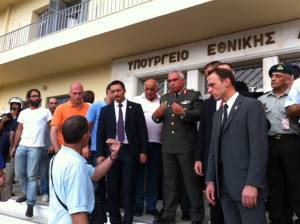 Εισβολή στο υπουργείο Αμυνας από εργαζόμενους των Ναυπηγείων Σκαραμαγκά