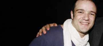Ο ηθοποιός Φώτης Σπύρος παντρεύεται τον κατά 19 χρόνια νεότερο σύντροφό του