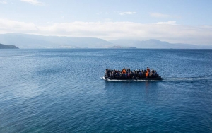 Γαλιατσάτος προς Κράτσα: «Σταματήστε το κρυφτό, πάρτε μέτρα για το προσφυγικό/μεταναστευτικό»