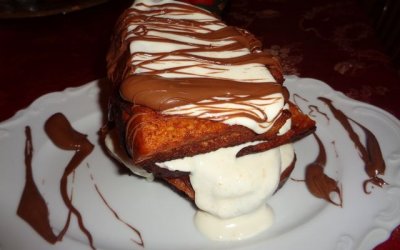 Τσουρεκο-κόλαση με μους γιαουρτιού από την Σία Λαδά!