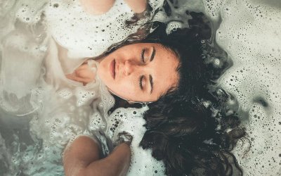Πώς το κρύο νερό αλλάζει τα κύτταρα και επιβραδύνει τη γήρανση