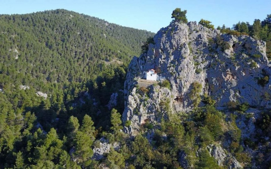 Το πανέμορφο "Αγιορείτικο" εκκλησάκι της Αττικής! Το έχετε επισκεφθεί; (εικόνες/video)