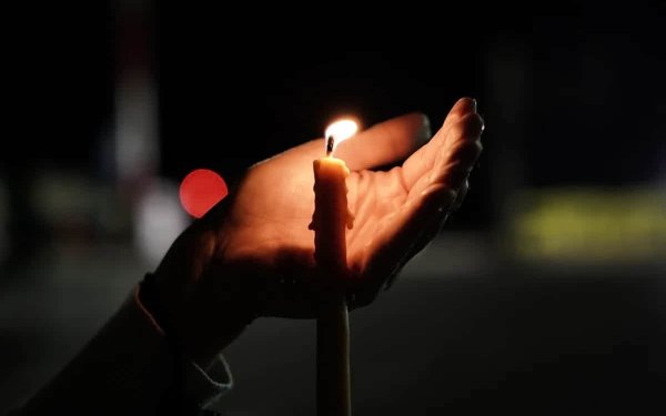 Θεόφιλος Μιχαλάτος: Το Άγιο Φως να φέρει σε όλα τα σπιτικά ειρήνη, αγάπη και αισιοδοξία!