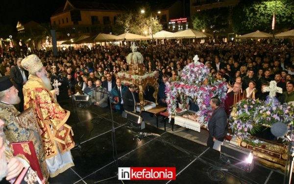 Η νύχτα του Επιταφίου – Όταν οι δρόμοι του Αργοστολίου πλημμύρισαν πίστη και φως